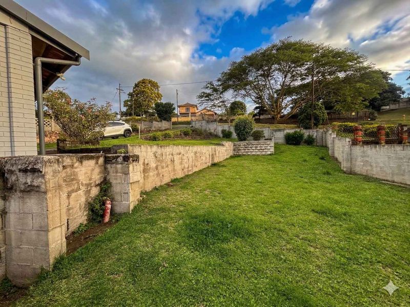 Your Dream Home Awaits! 3-Bedroom Property with Huge Yard in Pinelands up for Rent - Photo 4