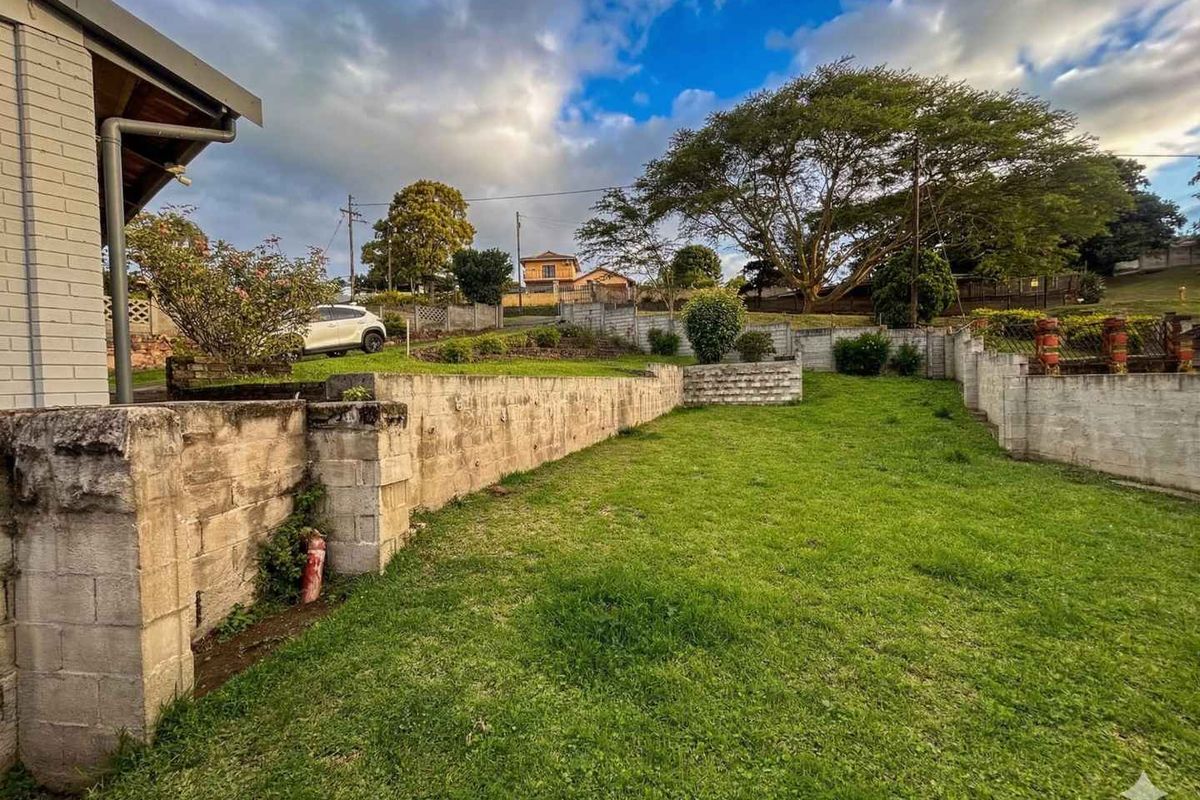 Your Dream Home Awaits! 3-Bedroom Property with Huge Yard in Pinelands up for Rent - Photo 4