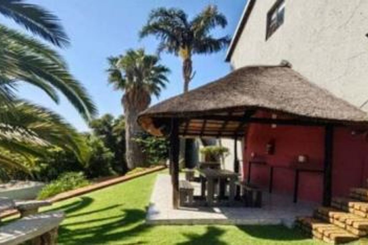 Townhouse for Sale - Photo 2