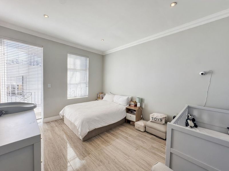 GORGEOUS 3 BEDROOM LONDON STYLE APARTMENT FOR SALE IN BRYANSTON!!!! - Photo 10