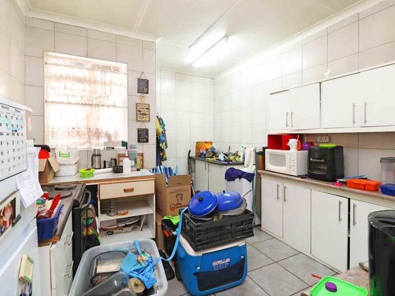 Home with an income opportunity - Photo 9