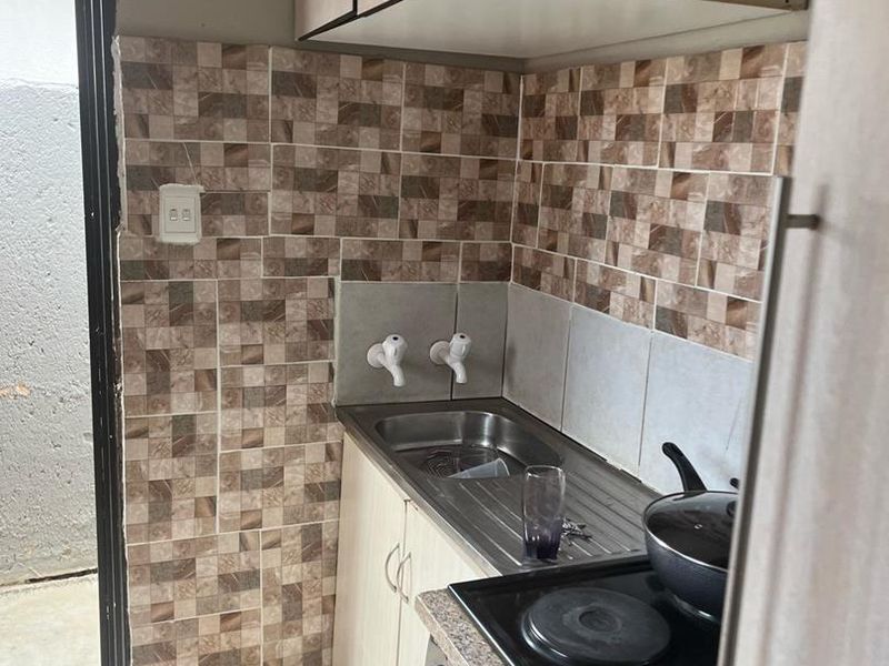 2 bedrooms house for sale in Soshanguve VV - Photo 4