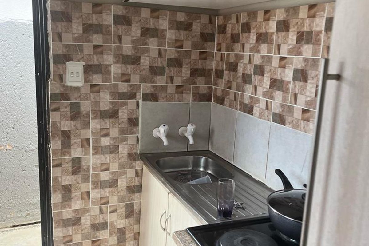 2 bedrooms house for sale in Soshanguve VV - Photo 4