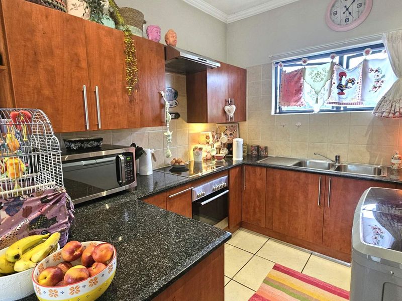 2 Bedroom Apartment In Symphony Park Hartbeespoort - Photo 7