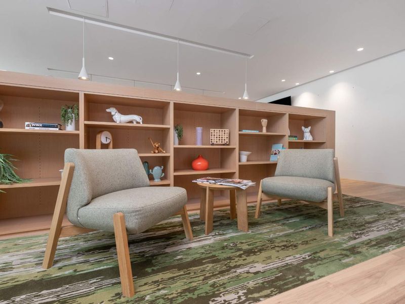 Professional office space in Regus Mushroom Farm Retail Centre on fully flexible terms - Photo 3