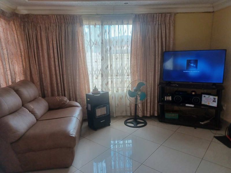 3 Bedroom House for Sale in Rosslyn, Nkwe Estates - Photo 9