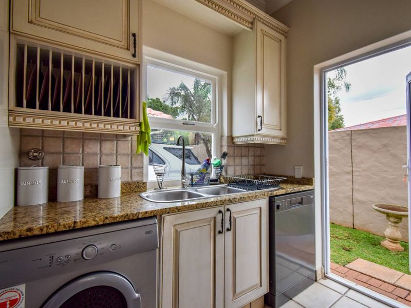 Four bedroom, Full-Title cluster in secure estate - Muckleneuk - Photo 10