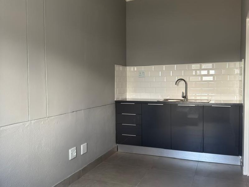 Medical Consulting Rooms To Let - Photo 4