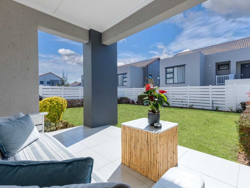 A MODERN 2 BEDROOM, 2 BATH GROUND FLOOR APARTMENT - SOUNDS LIKE A FANTASTIC FIND! - Photo 2