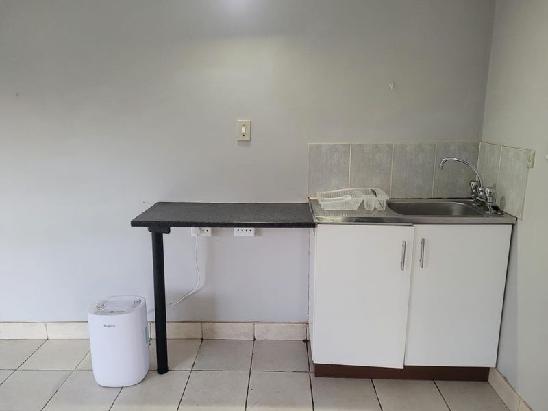 🏡 SPACIOUS BACHELOR GARDEN FLATLET TO RENT | CHASE VALLEY DOWNS, NEAR GREYS HOSPITAL - Photo 7