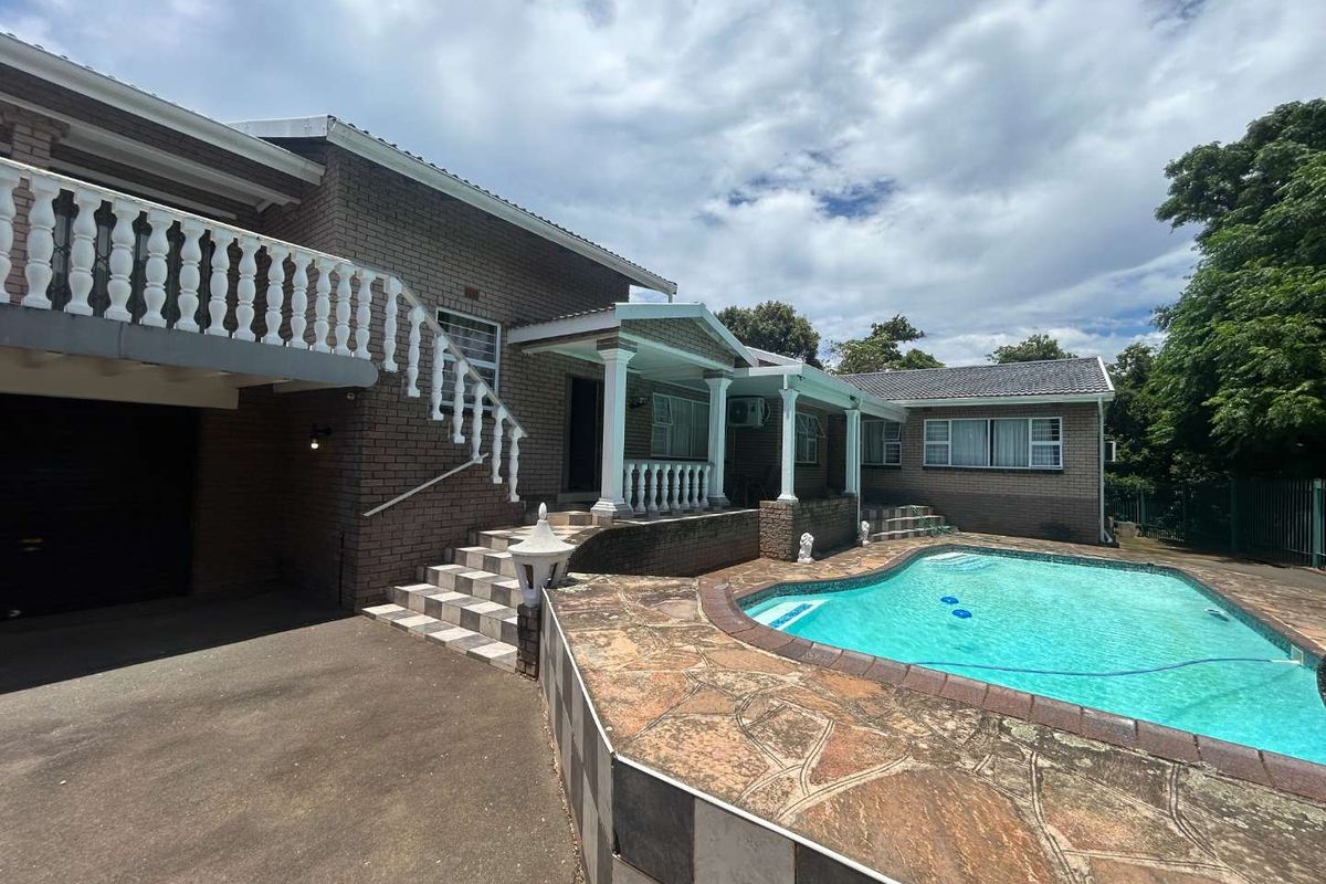 Modern Spacious 4 Bedroom House for Sale in Prime Amanzimtoti, Durban - Photo 2