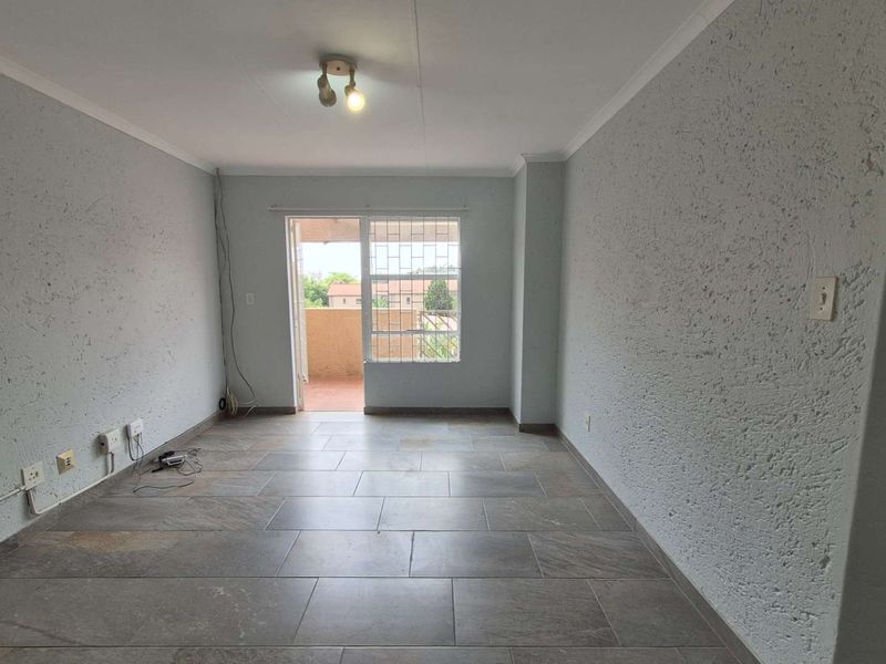 Affordable 3 Bedroom First Floor Apartment - Move In Ready. Priced To Sell !! - Photo 5