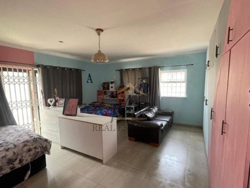 Cosy 3  Bedroom House with newly Built 2-Bedroom Cottage on a Corner Erf in Walvis Bay - Photo 10