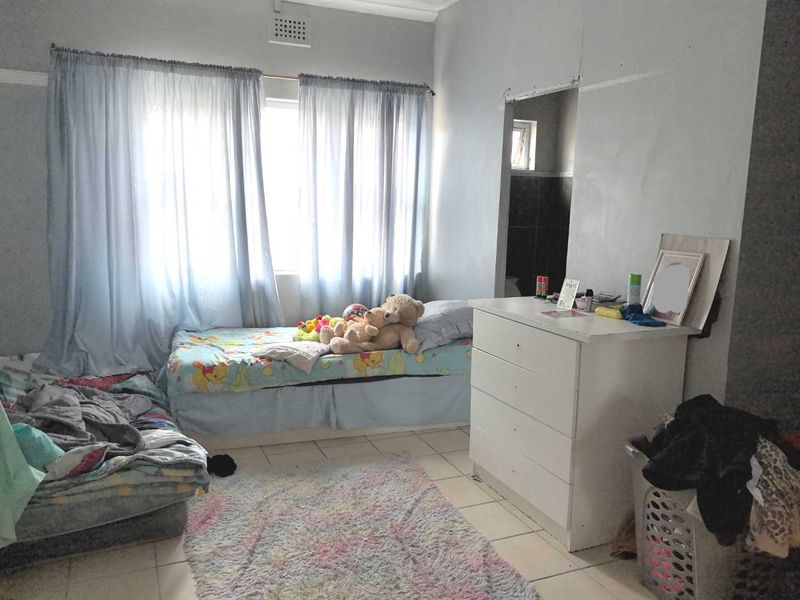 3 Bedroom Semi Detached Home, Kensington - Photo 4