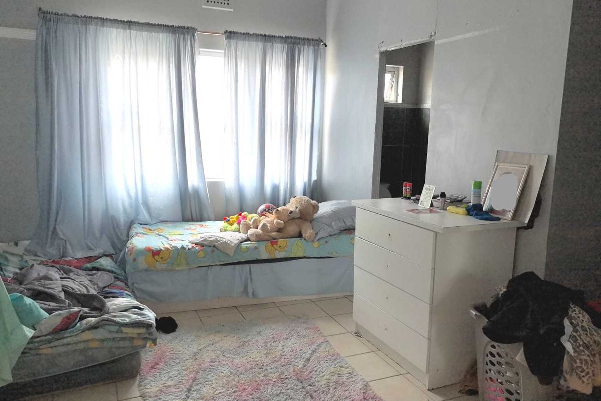 3 Bedroom Semi Detached Home, Kensington - Photo 4