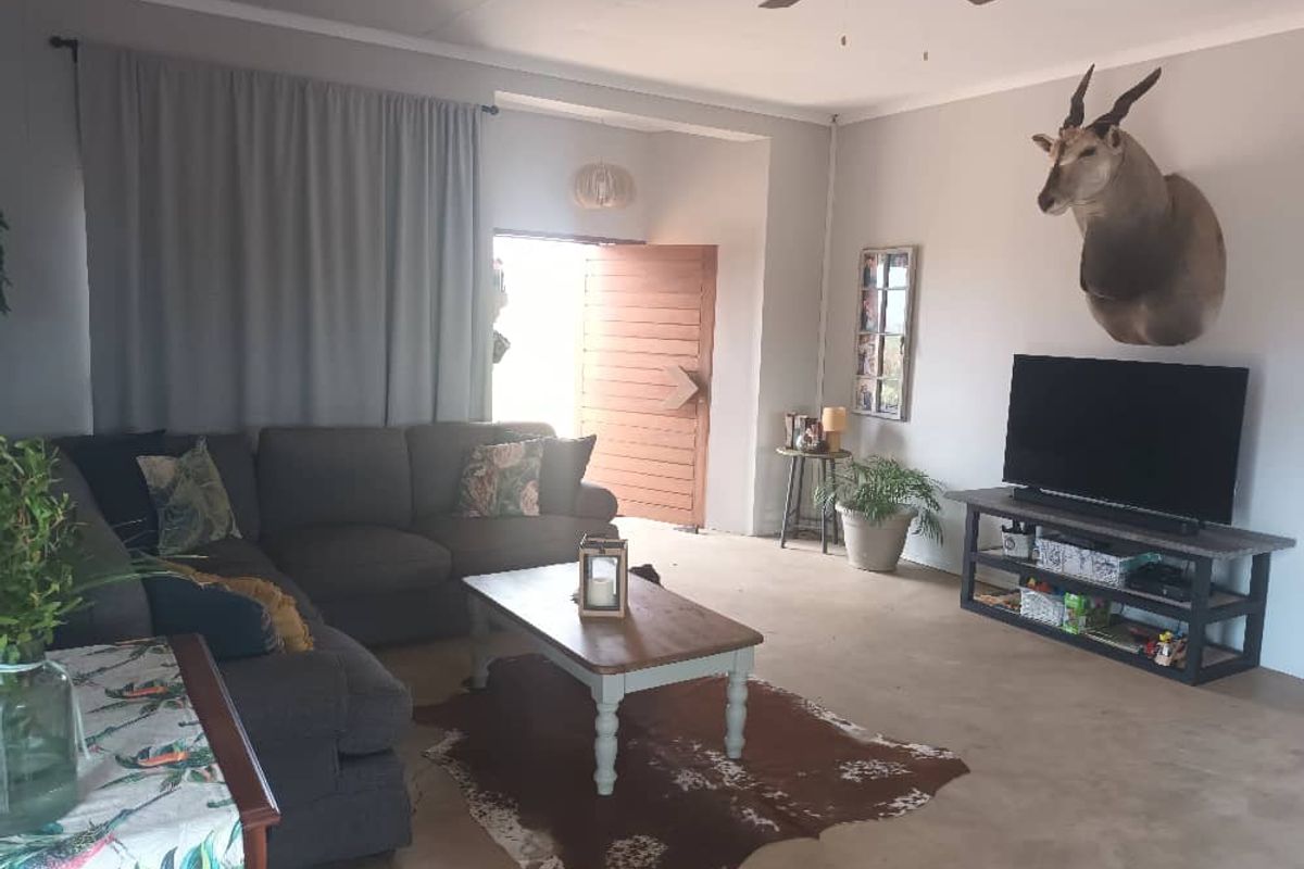 Spacious Property with multiple houses in Brakwater - Photo 2