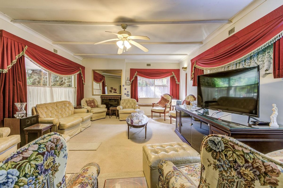 THREE HOMES ON 3548m2 - FAMILY HOMESTEAD OR INVESTMENT FOR RENTAL INCOME! - Photo 4