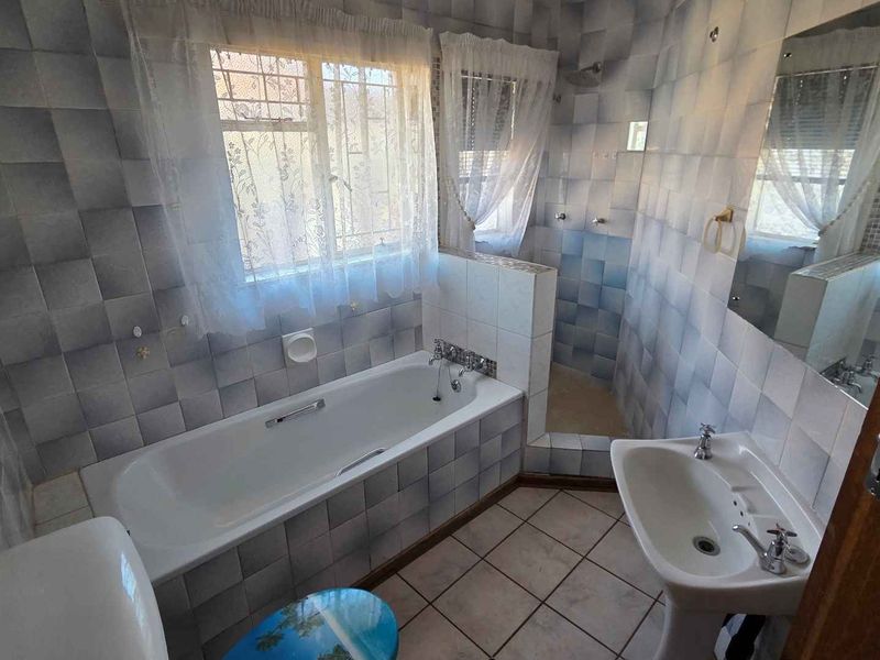 “Invest, Relax, or Right-Size – This One Ticks All the Boxes!” - Photo 8