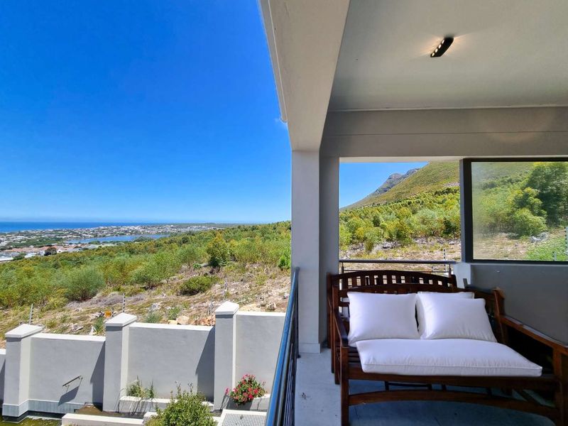 Coastal Elegance Reimagined - Photo 10