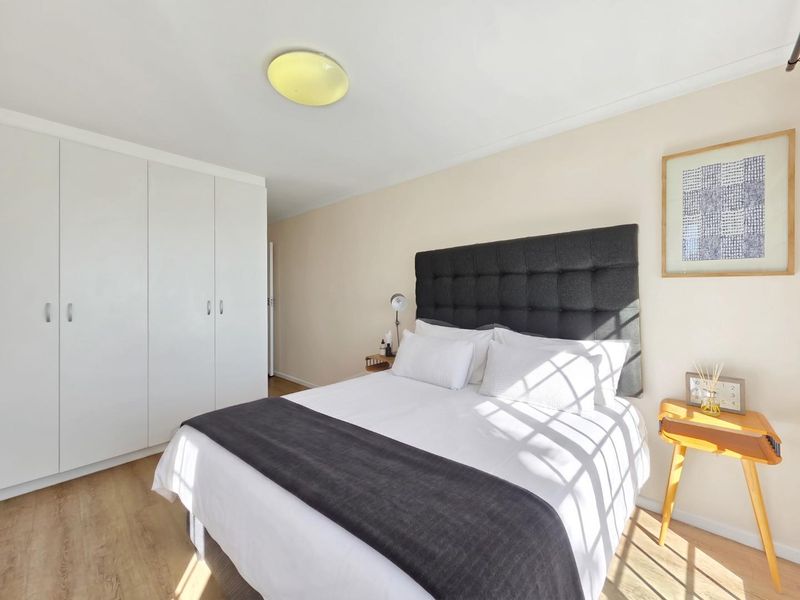Tranquil City Views Await: Secure Two-Bedroom Apartment - Photo 10