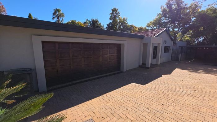 Property #2498801, House For Sale in Garsfontein