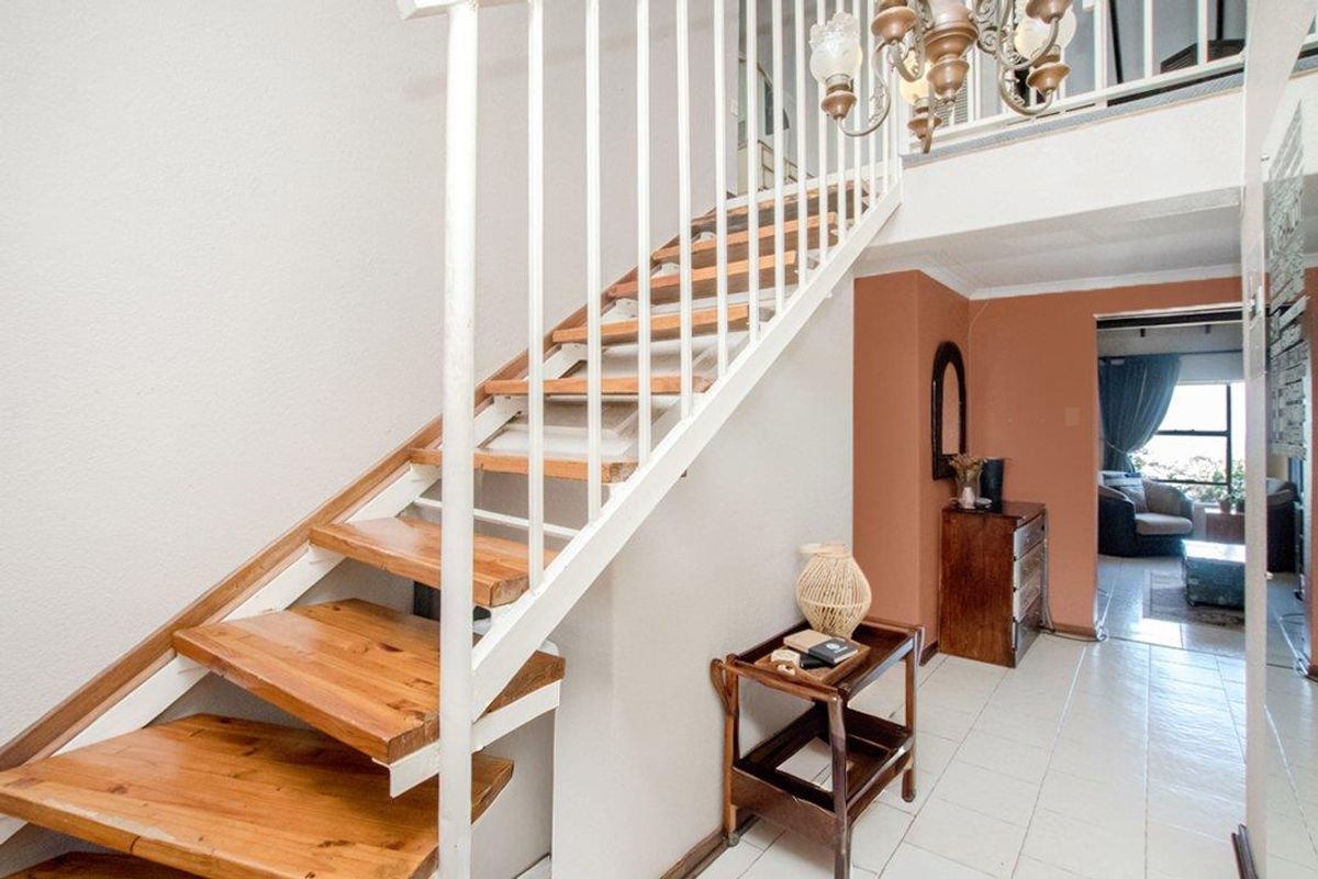 Lovely 3 bedroom 2 bathroom duplex unit for sale in Silverfields Krugersdrop - Photo 5