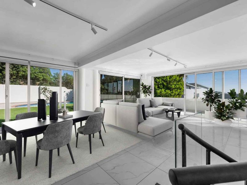 Magnificent Newly Renovated Family Home in Upper Vredehoek. - Photo 2