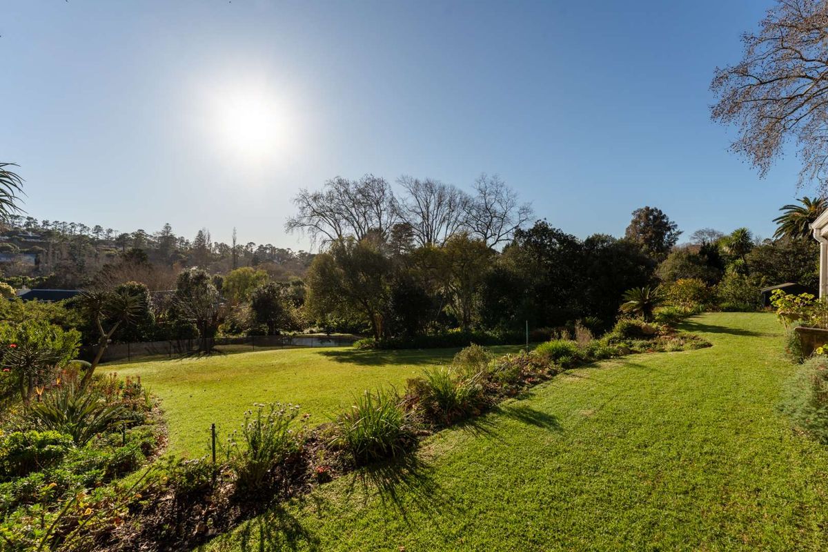 Where Grace Meets Grandeur in Constantia Upper - Photo 2