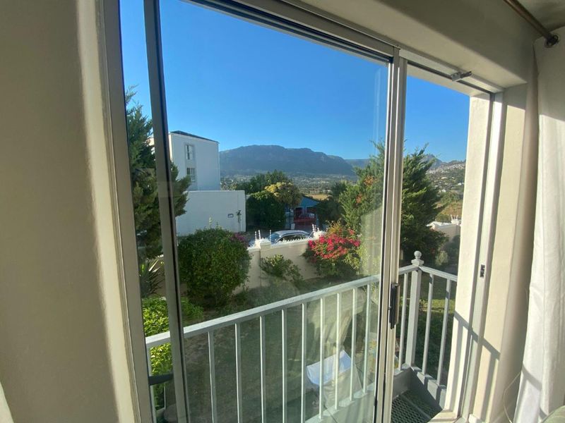 2 bedroom Modern Apartment in HOUT BAY - Photo 4