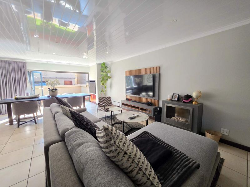 North-Facing | Full Solar | Immaculate Lock-Up-and-Go in Ebotse Golf Estate - Photo 10