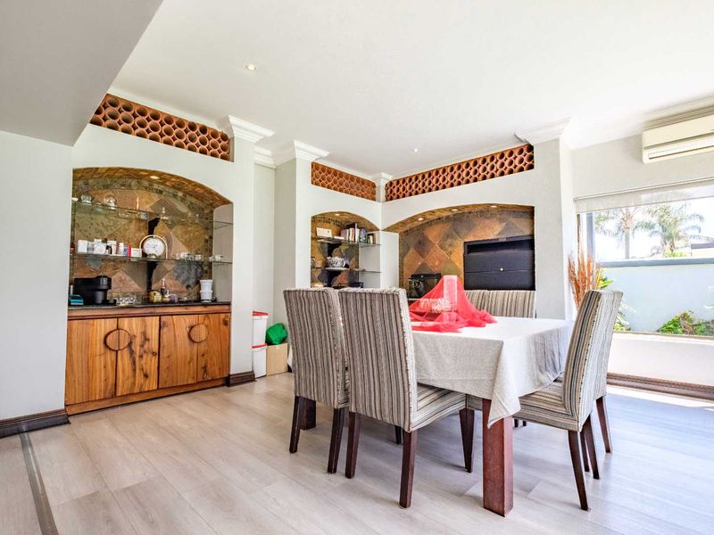 "Luxurious Double-Storey Home in Exclusive Beyerspark Estate" - Photo 7