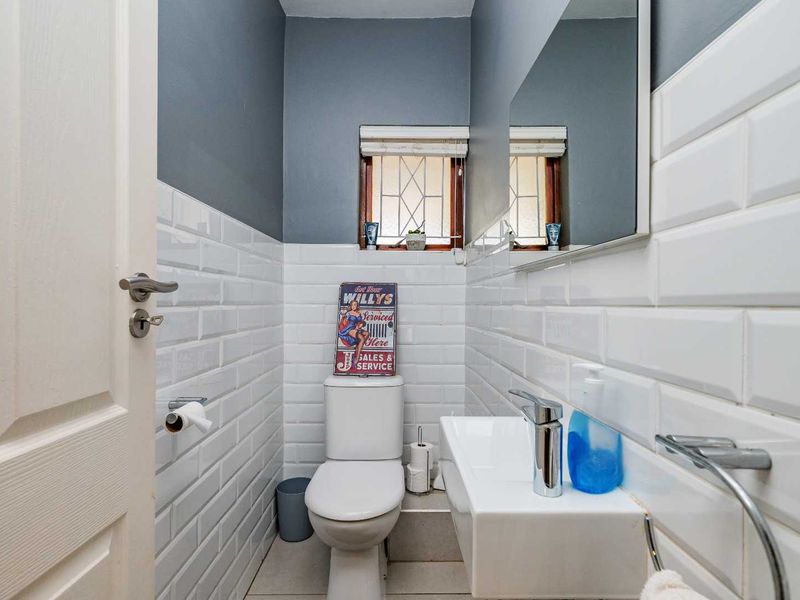 HENDRA - DELIGHTFUL PET FRIENDLY DUPLEX WITH ITS OWN POOL - Photo 9