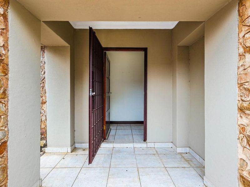 4 Bedroom For Sale , - Photo 5