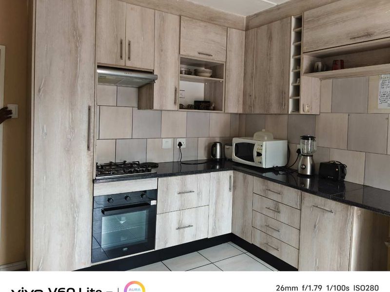 Revamped Family Home with 2 Cottages - Photo 7