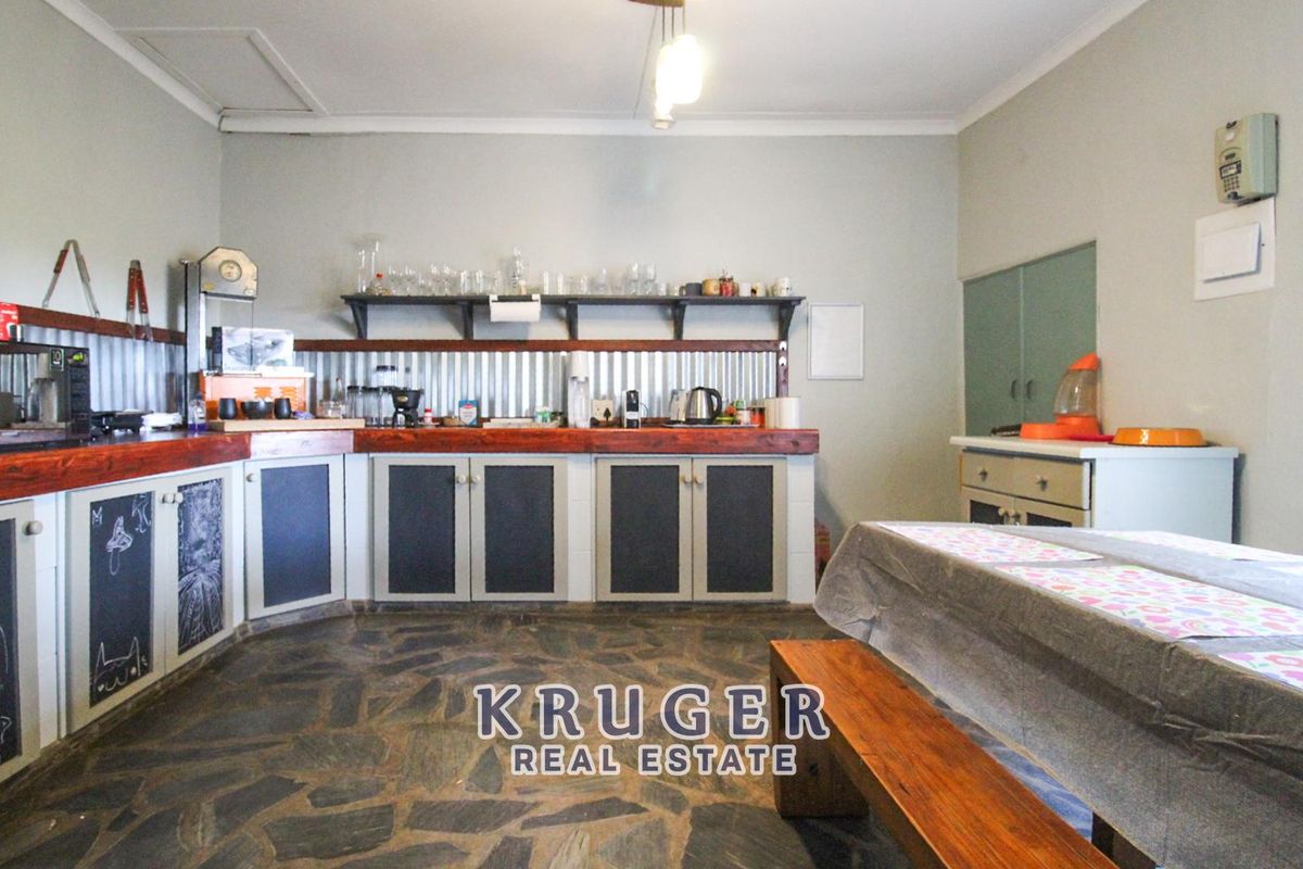 Family Home with Flat for Sale – Outjo - Photo 4