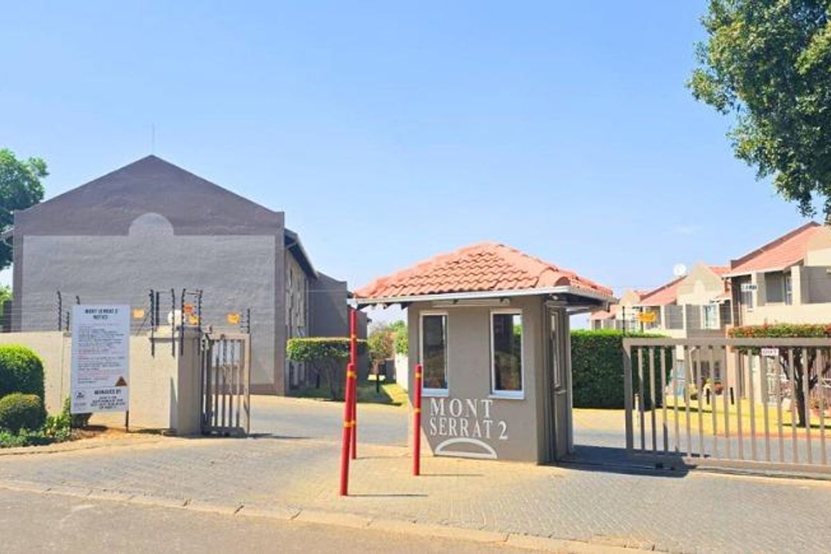 24 hour security in the sort after area of Meyersdal, lock up and go at its best - Photo 2