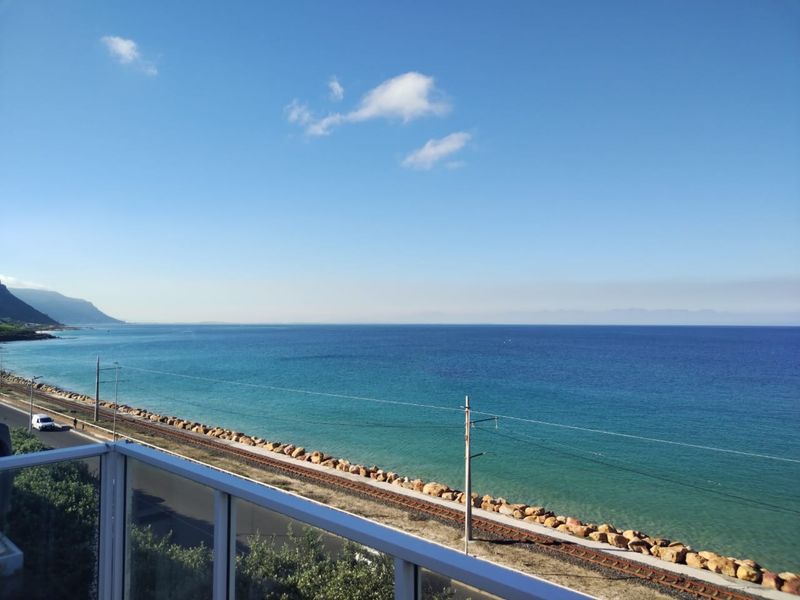 4 BEDROOM TOWNHOUSE WITH SEA VIEWS - Photo 1