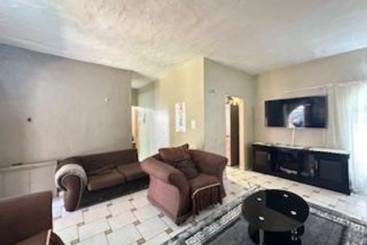 Wonderboom Townhouse: Spacious, Secure, and Stylish Living! - Photo 3