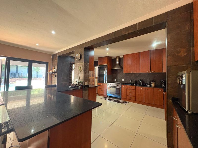 Spacious Modern Family Home with Outstanding Features - Photo 10