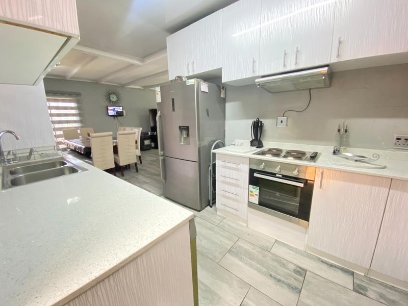 MOVE-IN READY RENOVATED GEM! - Photo 9