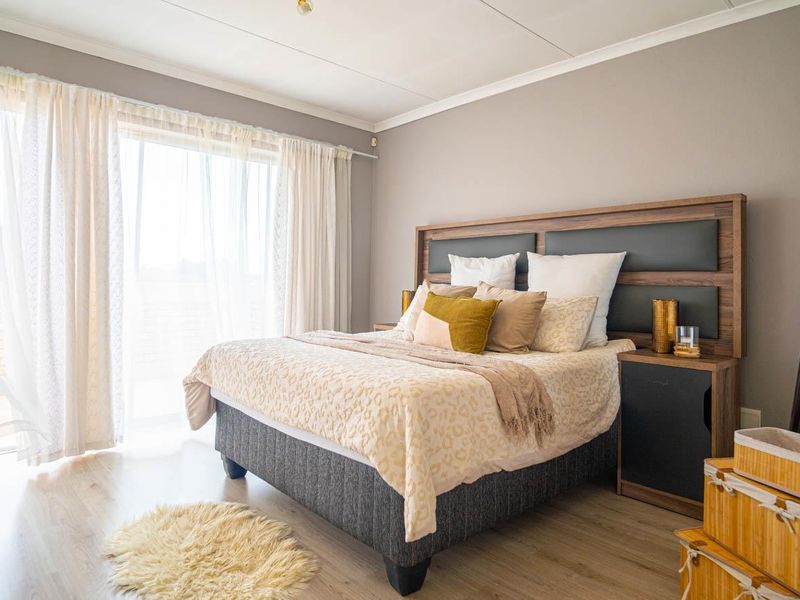 Family Home with Space in Ruimsig - Photo 10