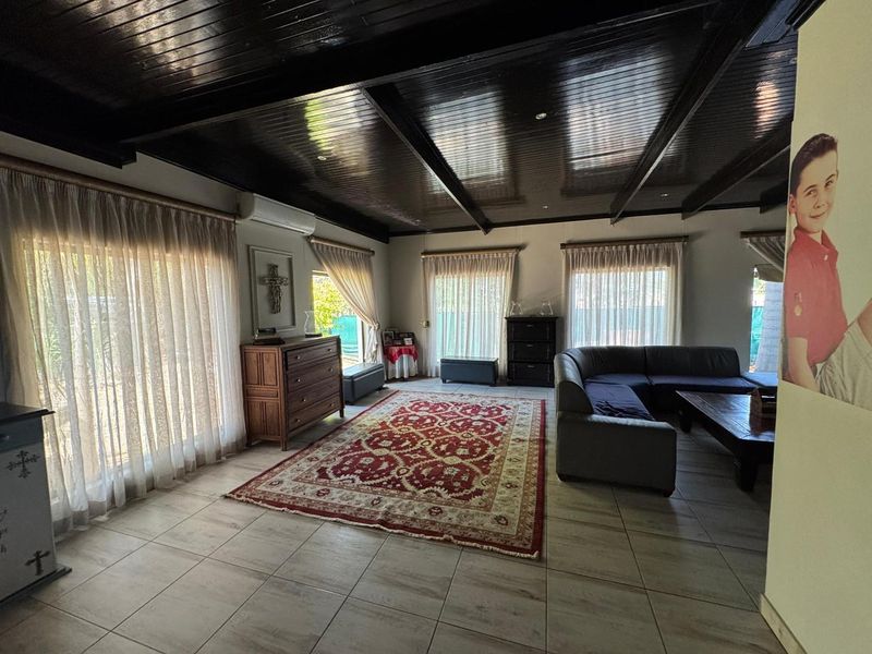 OUTJO BEAUTIFUL FAMILY HOUSE FOR SALE - Photo 10