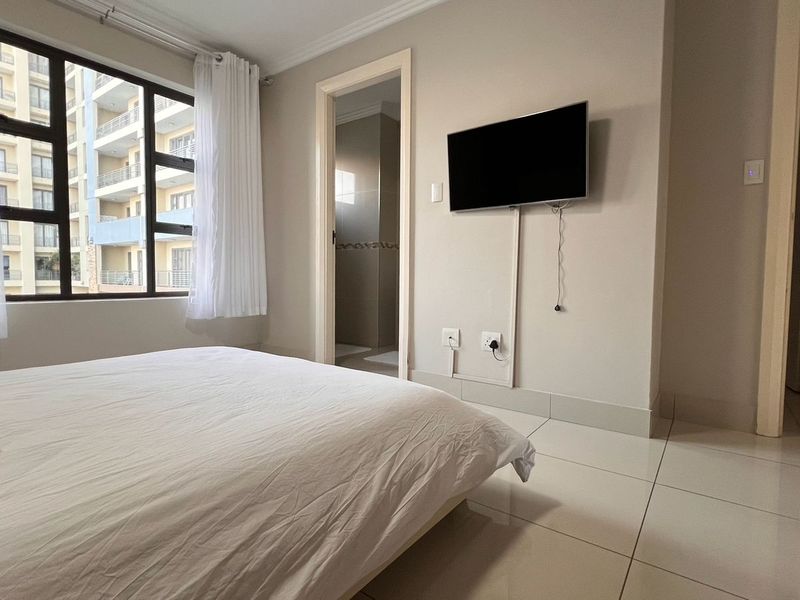 LUXURIOUS, ELEGANT  SECURE  FURNISHED APARTMENT - Photo 8