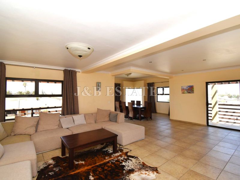Exclusive Investment Opportunity! 4-Storey Business Building In Prime Area - Photo 4
