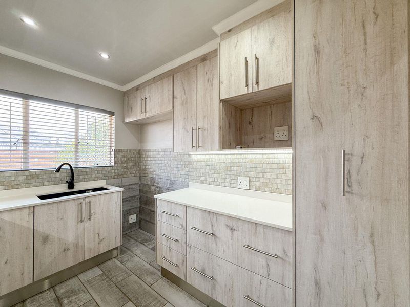 Newly Renovated Beauty with Sunset Views - Photo 4