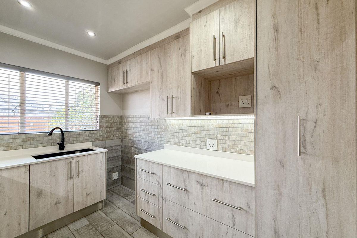 Newly Renovated Beauty with Sunset Views - Photo 4