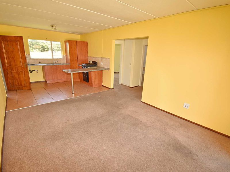 First Floor Apartment - Photo 5