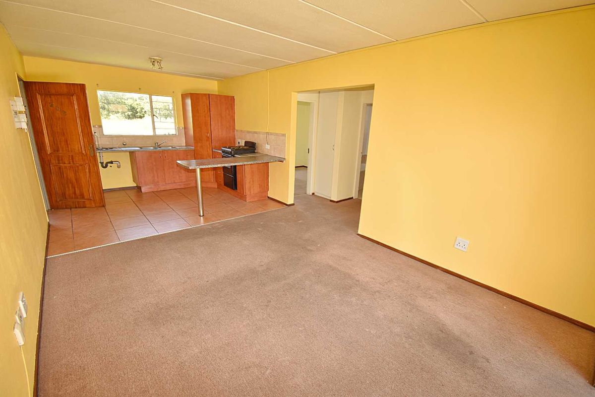 First Floor Apartment - Photo 5