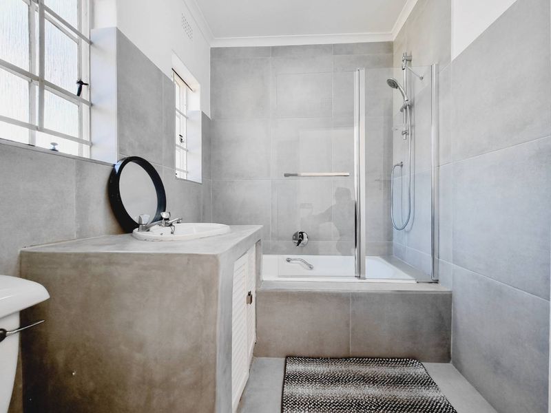 SPACIOUS (67 m2)  RENOVATED 1 BEDROOM SANDTON APARTMENT IN SECURE TREE-FILLED COMPLEX IN PRIME LOCATION - Photo 10