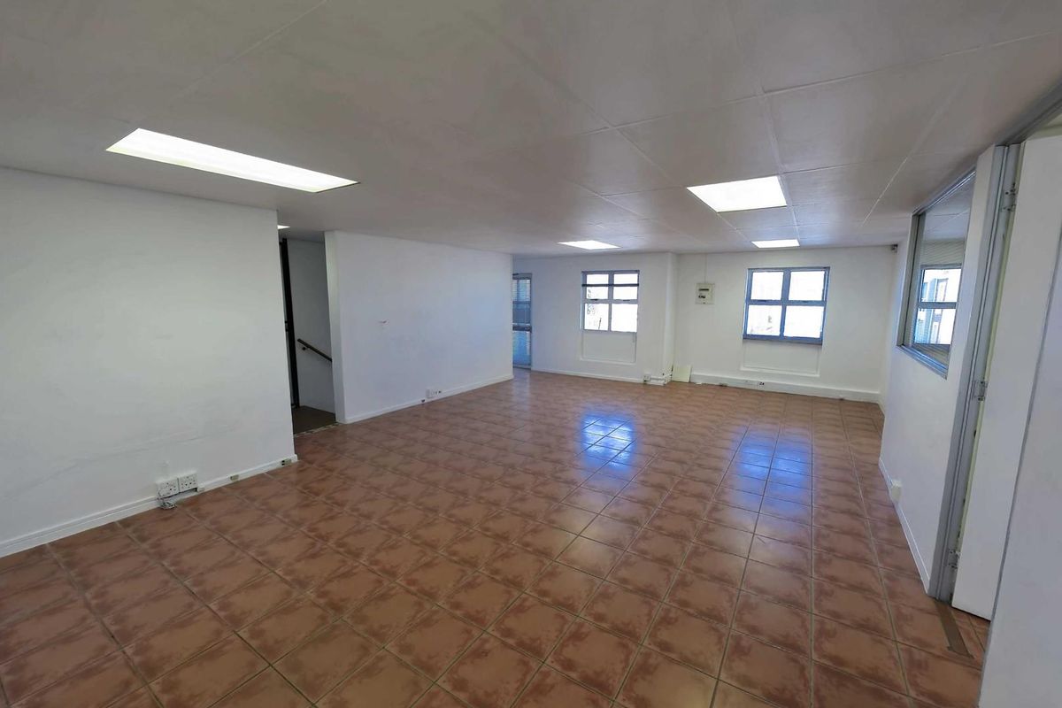 107sqm First Floor Office to Rent in a secure office park, Milnerton - Photo 2